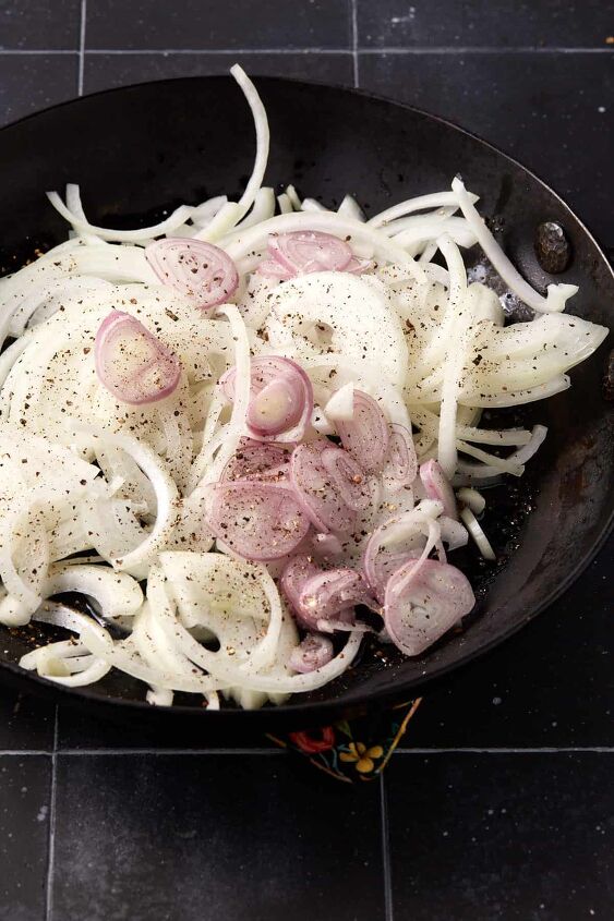 sour cream and onion dip, Sliced onions and shallots in a skillet