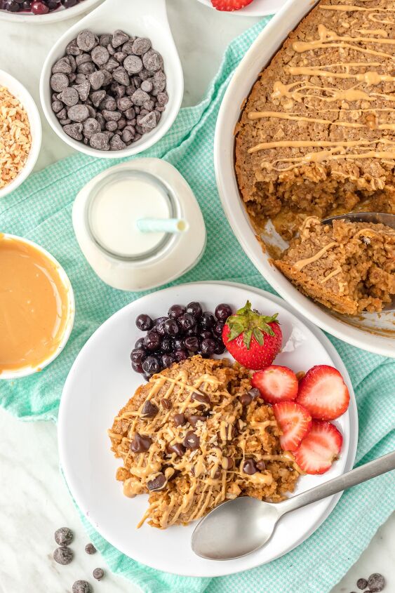 healthy baked oatmeal with peanut butter, Healthy baked peanut butter oatmeal with healthy toppings on table