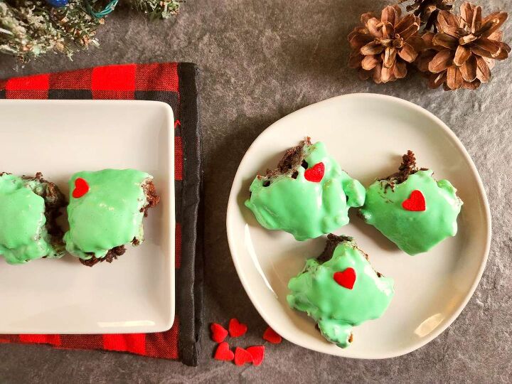 easy and fun grinch brownies recipe for the holidays, easy grinch brownies