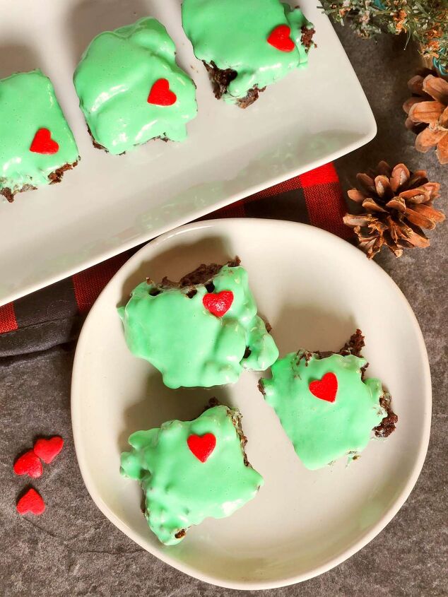 easy and fun grinch brownies recipe for the holidays, how to make grinch brownie