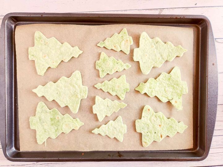 cute christmas tree tortilla chips for the holidays, Christmas tree tortilla chips