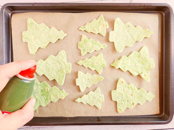 cute christmas tree tortilla chips for the holidays, tortilla chips from tortilla