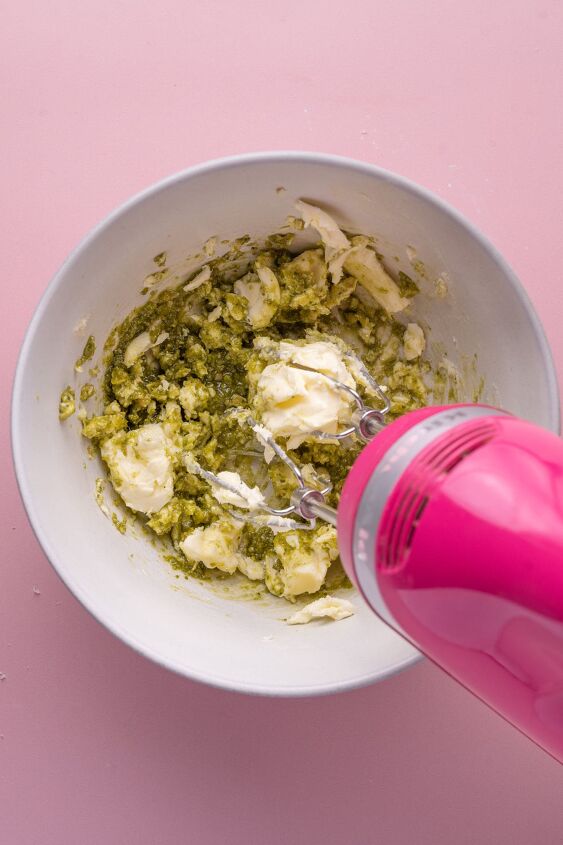 5 minute pesto butter, Whipping pesto and butter together