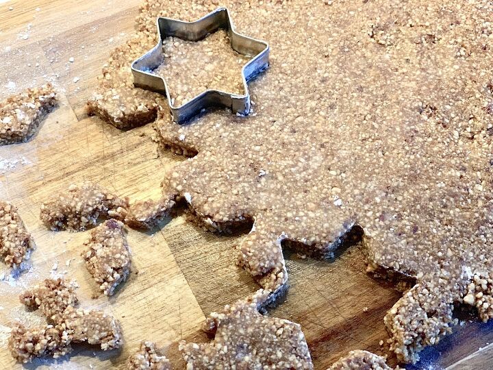 authentic german cinnamon star cookies zimtsterne, german cinnamon star cookies with cookie cutter