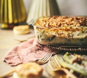 how to make green bean casserole with fresh green beans, A casserole dish with green bean casserole and mushroom sauce