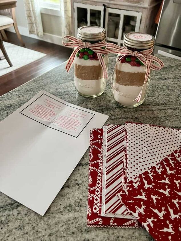 All the materials you need to create these cute recipe cards