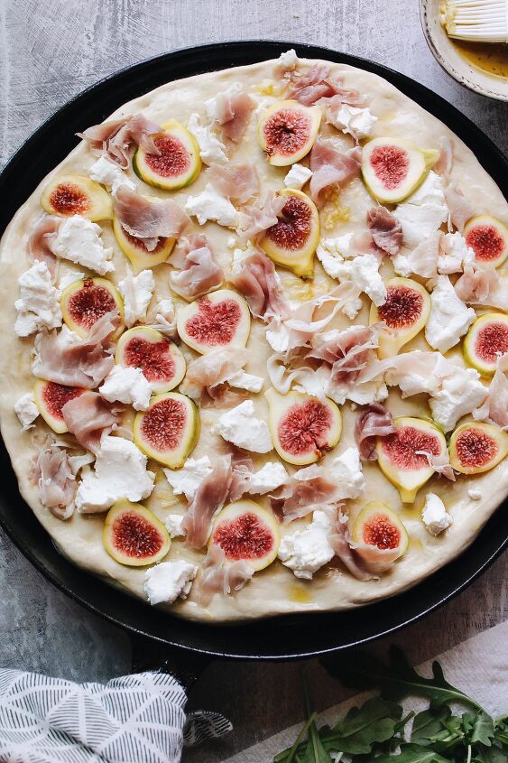 easy fig and prosciutto pizza, pizza dough with pizza toppings before baking