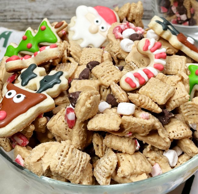 christmas puppy chow gift recipe with free printable tag