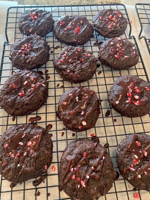 chocolate peppermint cookies with cheesecake filling, Chocolate Peppermint Cookies with Cheesecake Filling drizzled with chocolate ganache and sprinkles with peppermint candy pieces