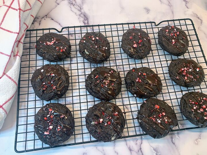 chocolate peppermint cookies with cheesecake filling, Chocolate Peppermint Cookies with Cheesecake Filling