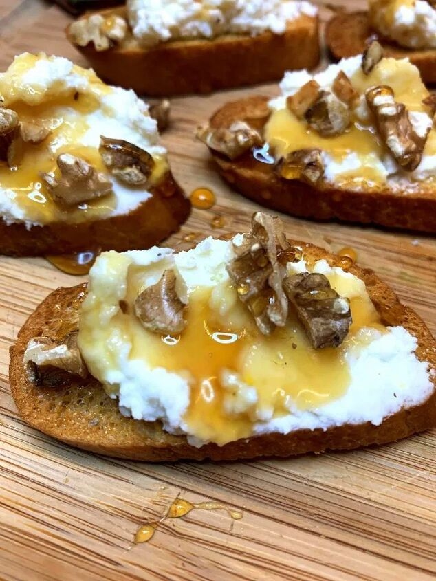 easy whipped ricotta cheese crostini with honey and walnuts, whipped ricotta on toasts