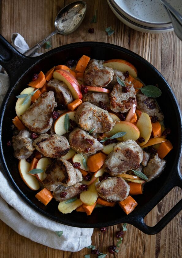healthy pork tenderloin recipe, close up of pork tenderloin dish with apples and sweet potatoes