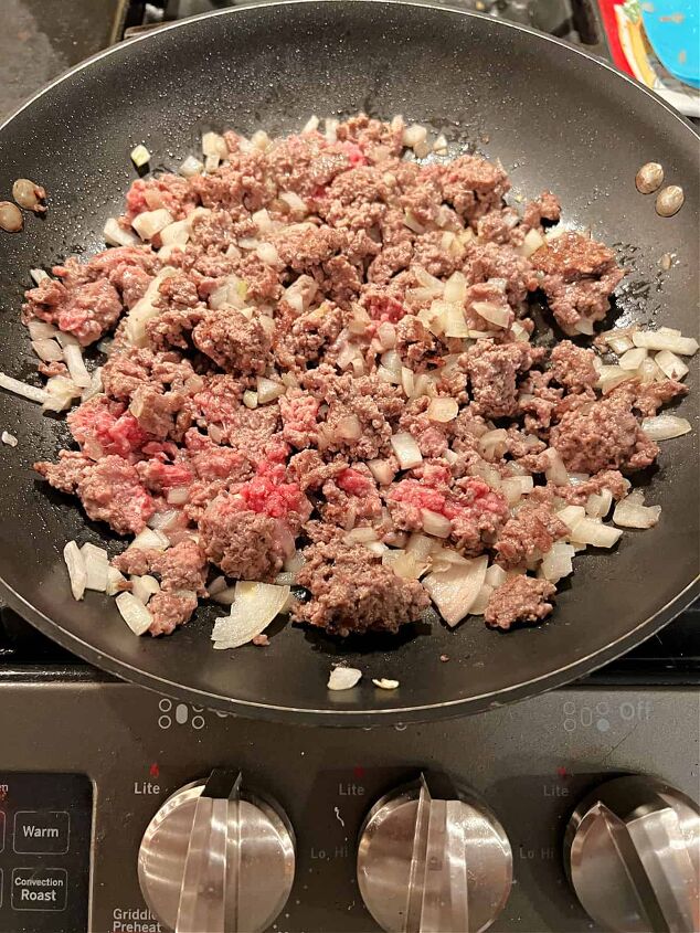 hamburger and potato casserole, Brown meat onion and garlic