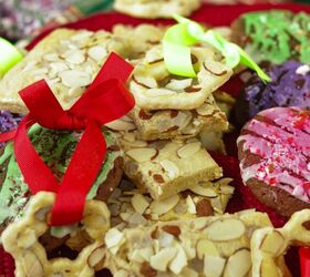 dutch kerstkransjes how to make traditional dutch christmas cookie r, Platter of Christmas Cookies with ribbons