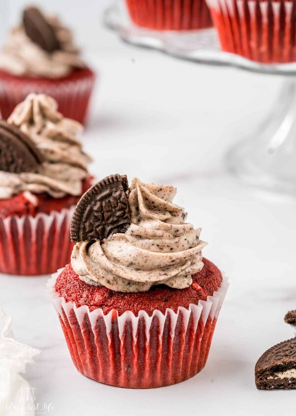 oreo red velvet cupcakes with oreo cream cheese frosting, A close up of a red velvet cupcake