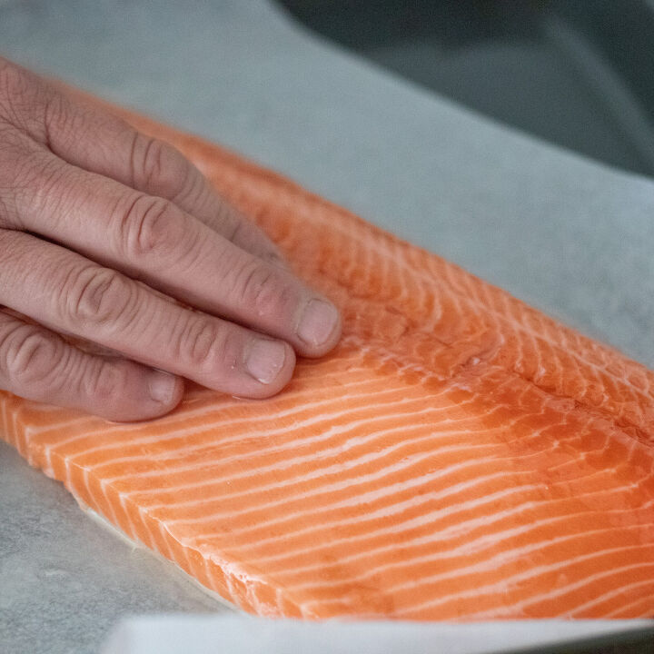 baked salmon fillet with dukkah, Preparing salmon on a baking tray