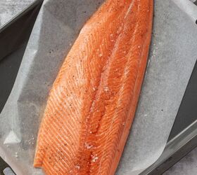 baked salmon fillet with dukkah, Salmon on baking tray