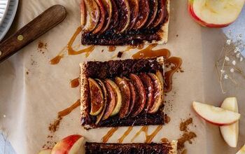 Honeycrisp-Apple Tart With Caramel Sauce