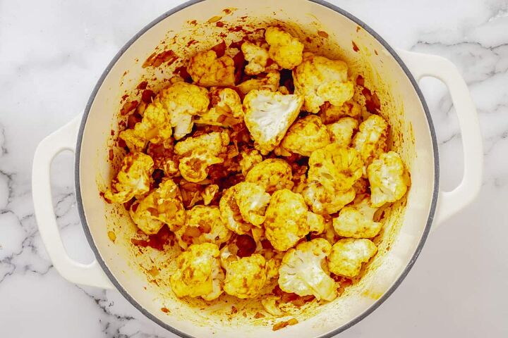 creamy vegan chickpea cauliflower curry