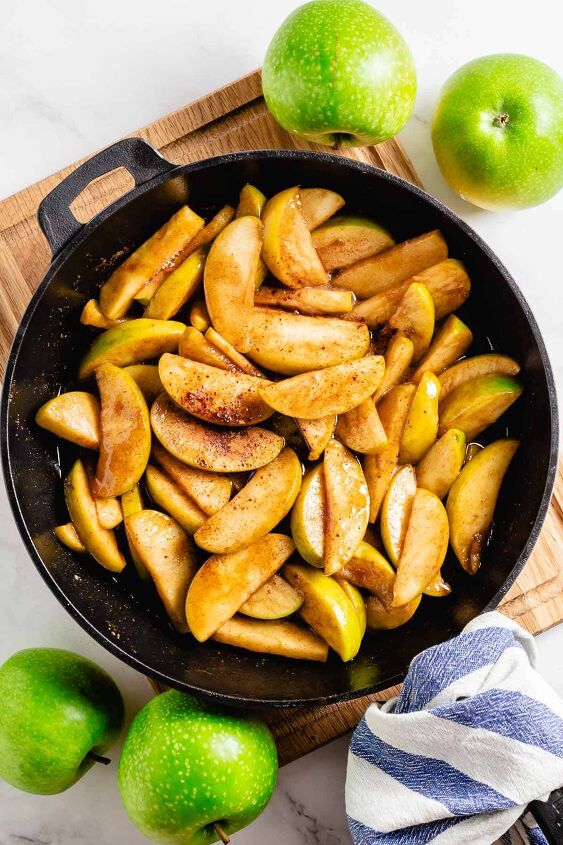 fried apples with cinnamon