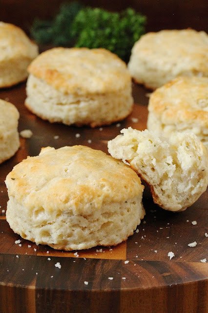 garlic and herbs boursin biscuits