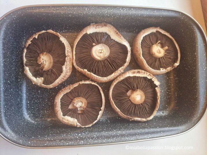 garlicky roast mushrooms