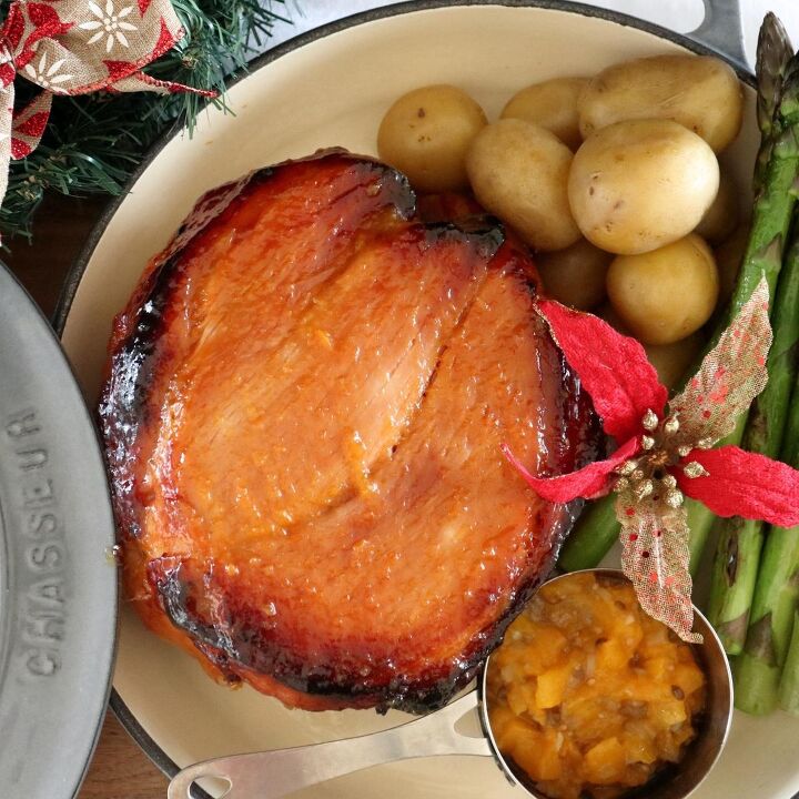 bourbon and peach christmas ham glaze recipe, Glazed ham on Christmas table