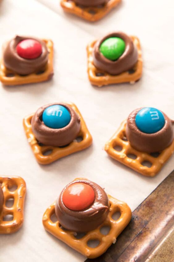 pretzel m m hugs recipe, These Pretzel M M Hugs are delicious pretzel chocolates that use mini pretzels and Hershey s Chocolate Kisses Make these pretzel hugs today for yourself or gift giving