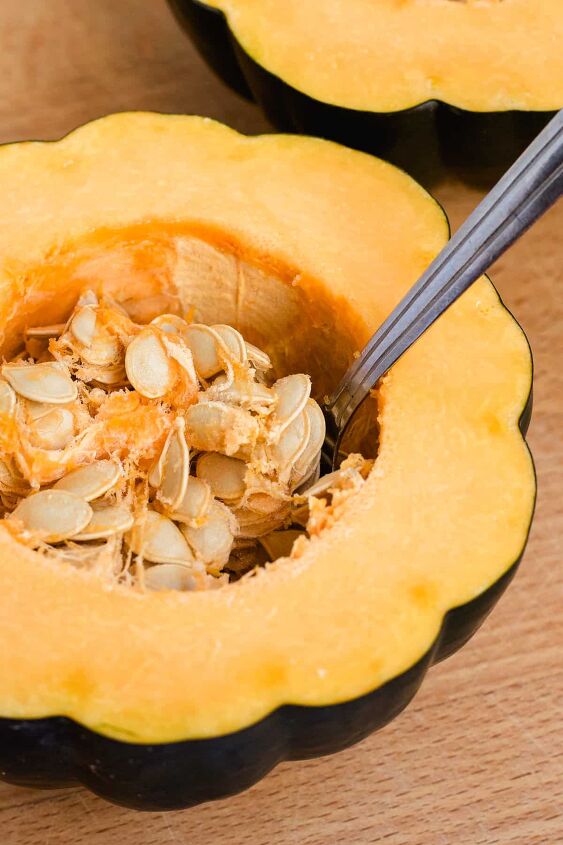air fryer acorn squash slices, Spoon scooping out seeds