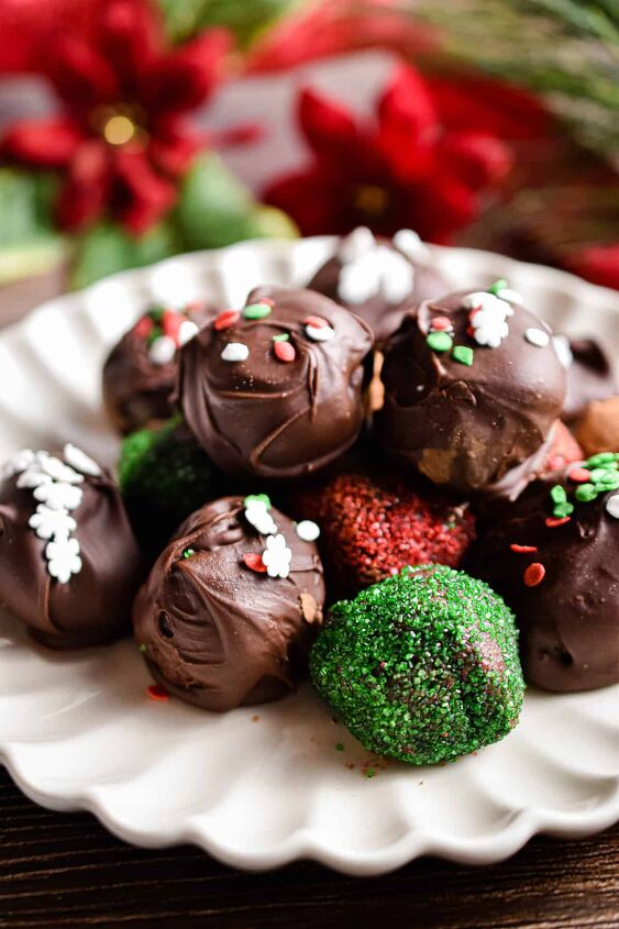 easy chocolate christmas truffles, You might want to double or triple this recipe for the chocolate lover in your life