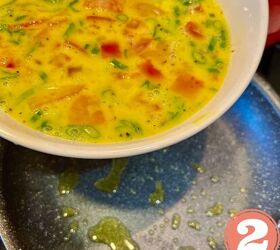 <u>Mix scrambled eggs with THIS surprising ingredient for a quick & delicious dish</u>