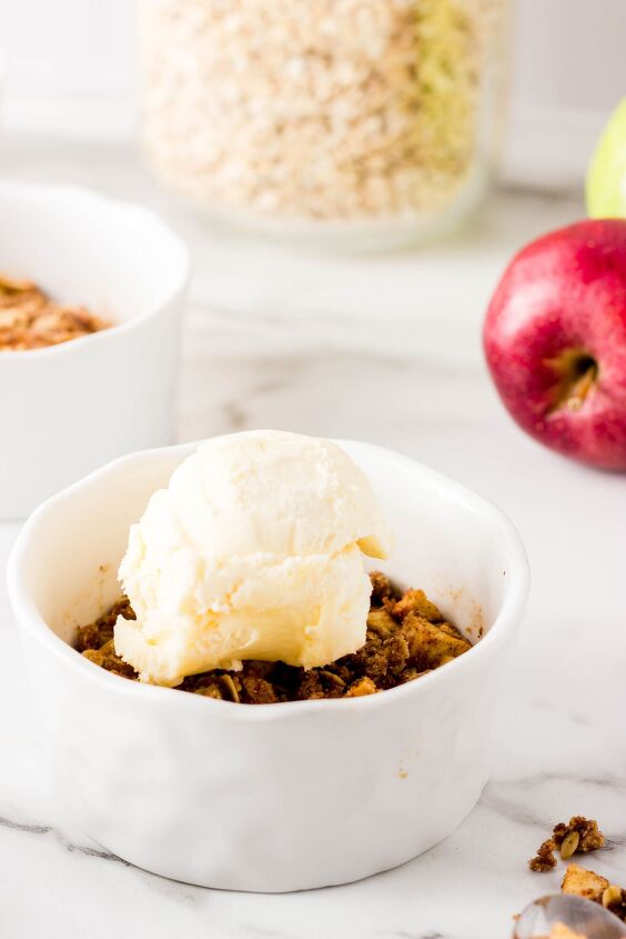 how to make the best apple crisp in an air fryer, air fried apple crisp