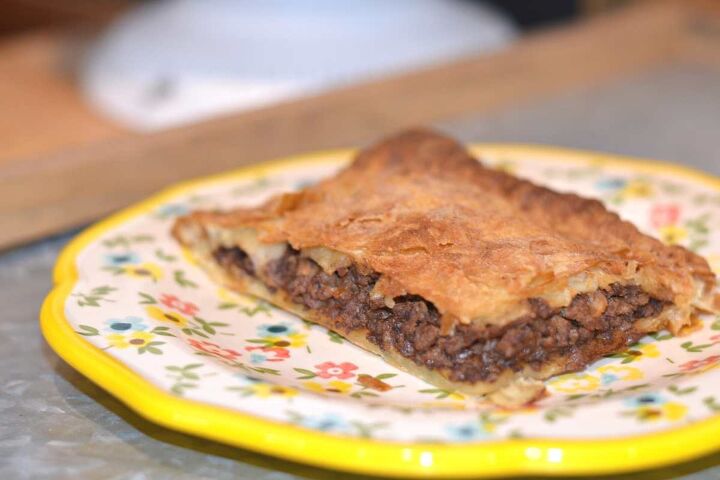 simple ground beef puff pastry recipe, Simple Ground Beef Puff Pastry on a plate with yellow trim and flowers