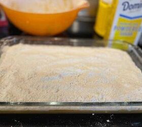 <u>Mix 1 box of yellow cake mix with THIS for a dessert that's melt-in-your-mouth delicious</u>