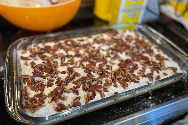pumpkin crunch cake with yellow cake mix, Pumpkin crunch recipe process picture with pecan layer