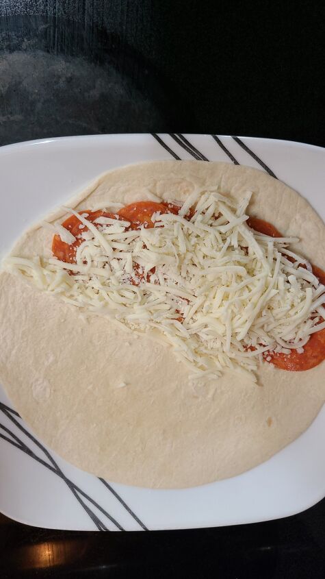 pizza quesadillas, A tortilla with pepperoni and shredded mozzarella on top