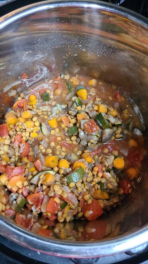 slow cooker lentils and vegetables, Cooked lentils and vegetables inside a slow cooker