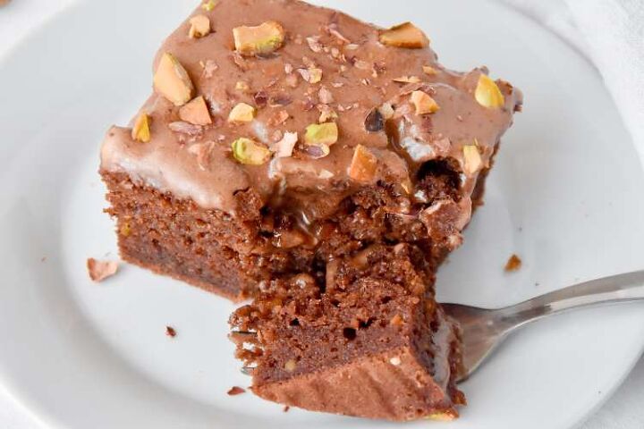 chocolate pistachio cake, ChocolatePistachioCake4 min