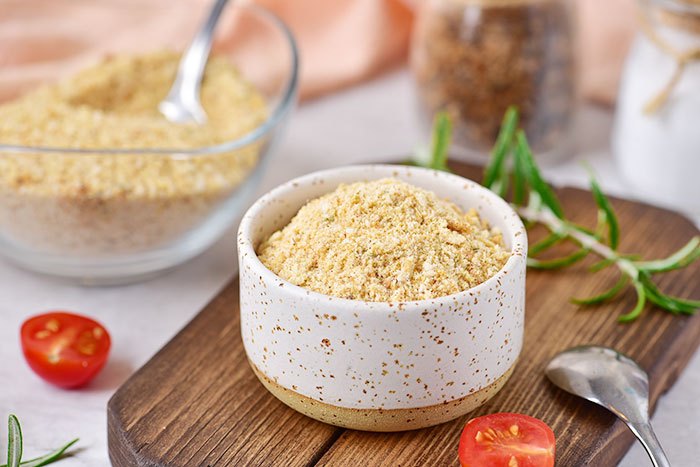 how to make breadcrumbs from bread