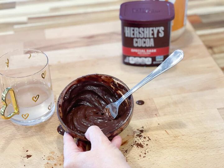 skinny chocolate dipping sauce, mixing well in a small bowl