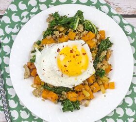 ground turkey hash, A plate full of the ground turkey hash with an egg on top