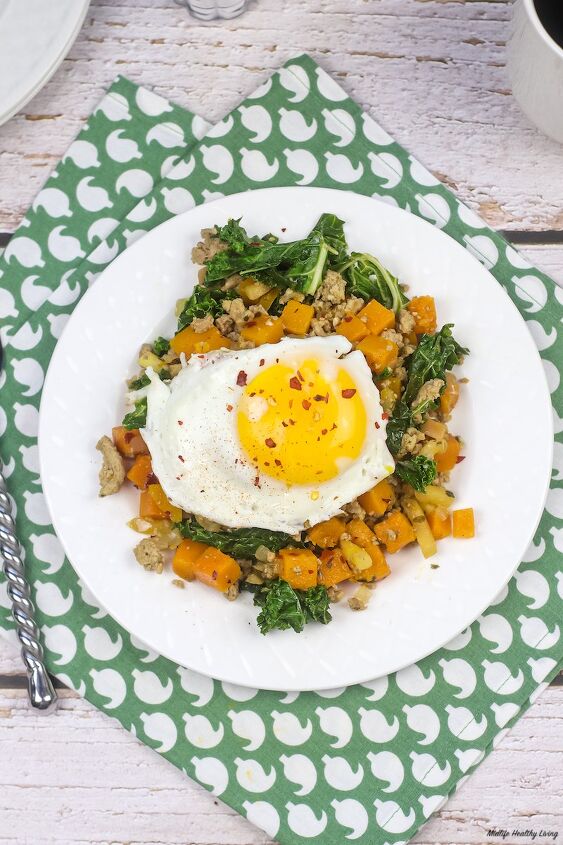 ground turkey hash, A plate full of the ground turkey hash with an egg on top