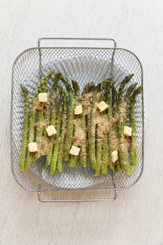 air fryer asparagus recipe, step one to make air fryer asparagus recipe
