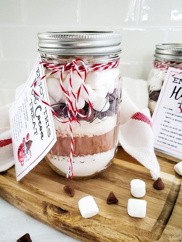 How to Make Hot Chocolate Mix in a Jar + Free Printable Gift Tag | Foodtalk
