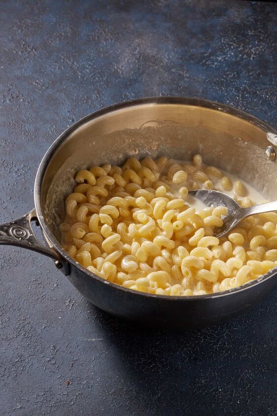 old fashioned macaroni and cheese recipe, A saucepan with pasta and cream before it has thickened