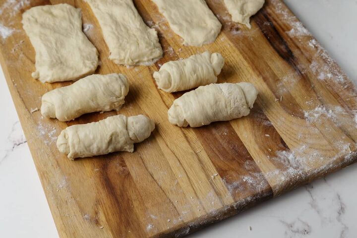 homemade yeast dinner rolls, Yeast dough rolled into cylinders