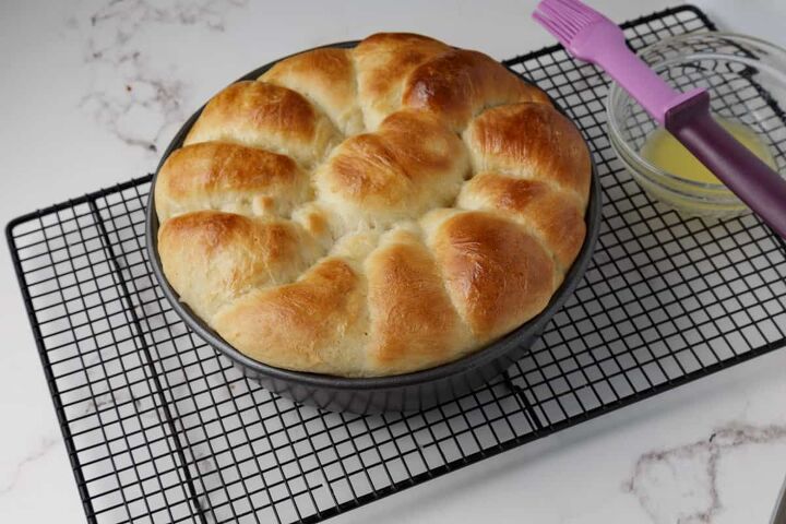 homemade yeast dinner rolls, A pan of dinner rolls with butter on top