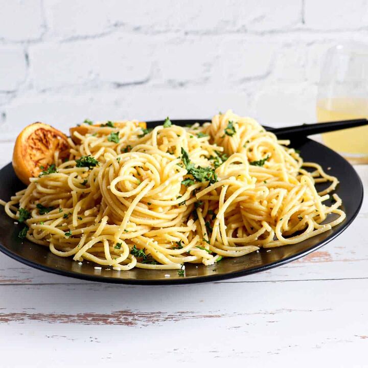 easy lemon garlic pasta pasta al limone, Dish of pasta from the side