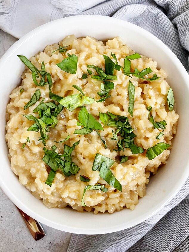 basil parmesan risotto, Basil Parmesan Risotto with fresh basil on top in a white bowl