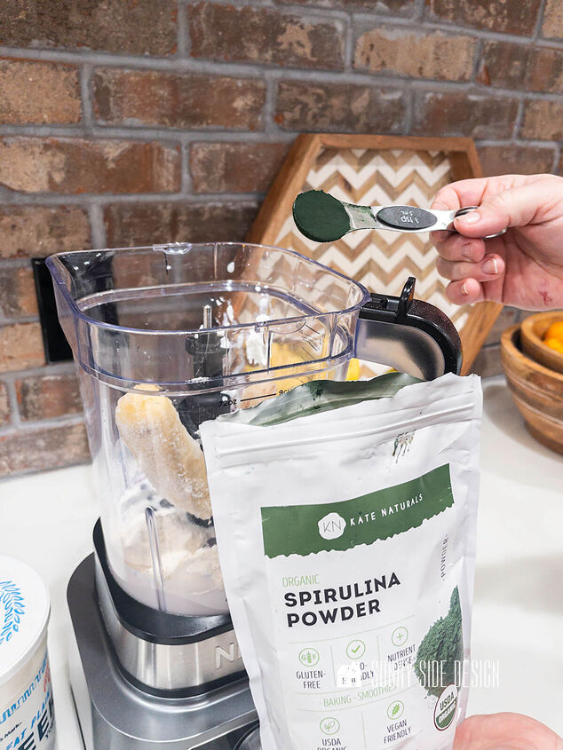 the best superfood blueberry banana smoothie, Spirulina powder is added to the blender for this healthy smoothie recipe